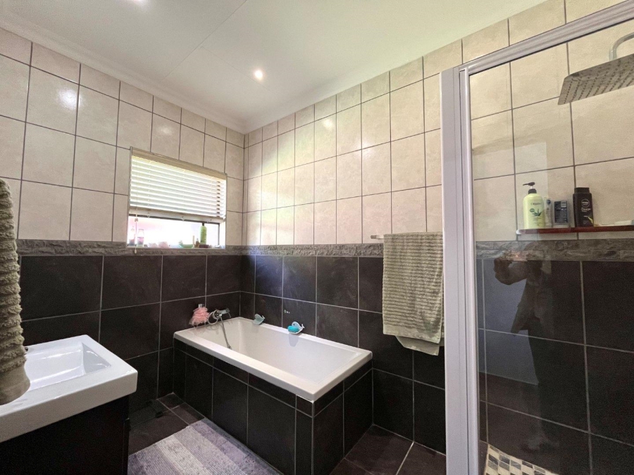 4 Bedroom Property for Sale in Woodland Hills Free State
